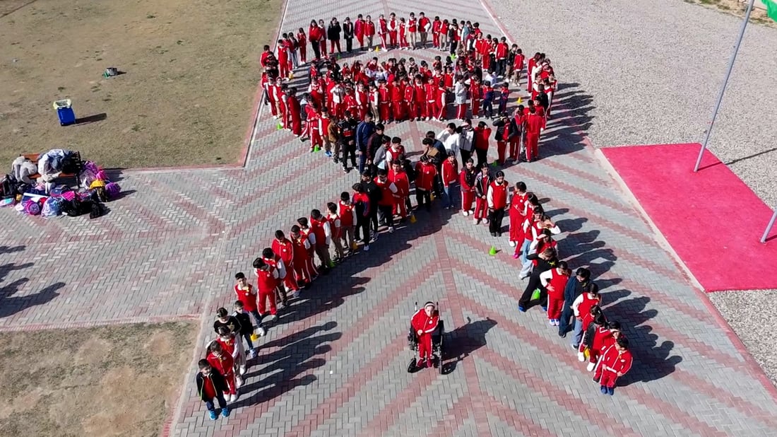 Khanaqin students buy teddy bears for children with cancer