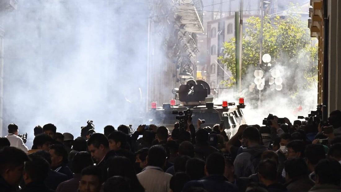 صور: الدبابة قصفت قصر الرئيس فجراً والجنود اقتحموا لكن انقلاب بوليفيا فشل