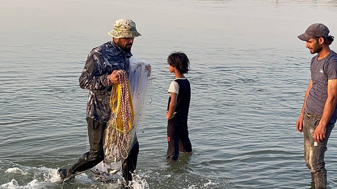 فيديو: شلال البصرة العجيب.. دجلة ينزلق عكسياً نحو الفرات وازدحم بـ”السواح”