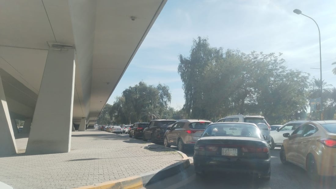 نظام بوابات المنطقة الخضراء الجديد أمام اختبار صعب.. زحام مروري وعرقلة للدخول