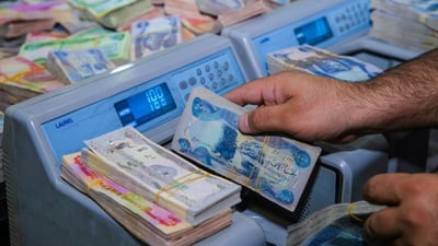 مفاجأة مدوية عن الموازنة.. السيولة لا تكفي سوى الرواتب والحكومة تفكر بالاقتراض