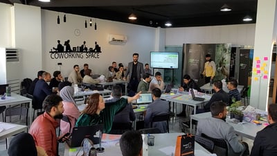 فيديو من أول “هاكاثون” موصلي.. زراعة عمودية بالانترنت وعشرات الحلول لمشاكل المياه