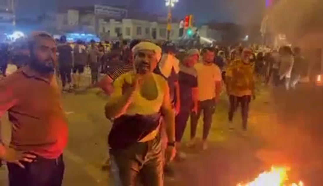 فيديو وصور من ليل مدينة الصدر: حرق إطارات في ساحة مظفر