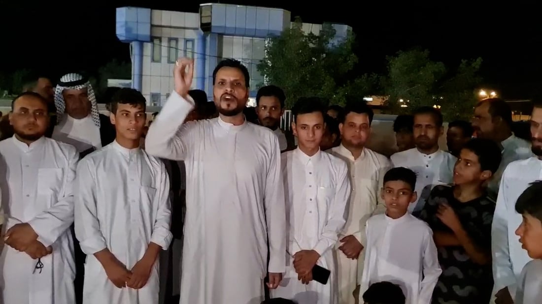 نطالب بإلغاء ناحية الكرامة عند انقطاع الكهرباء.. تظاهرة ليلية في السماوة (فيديو)