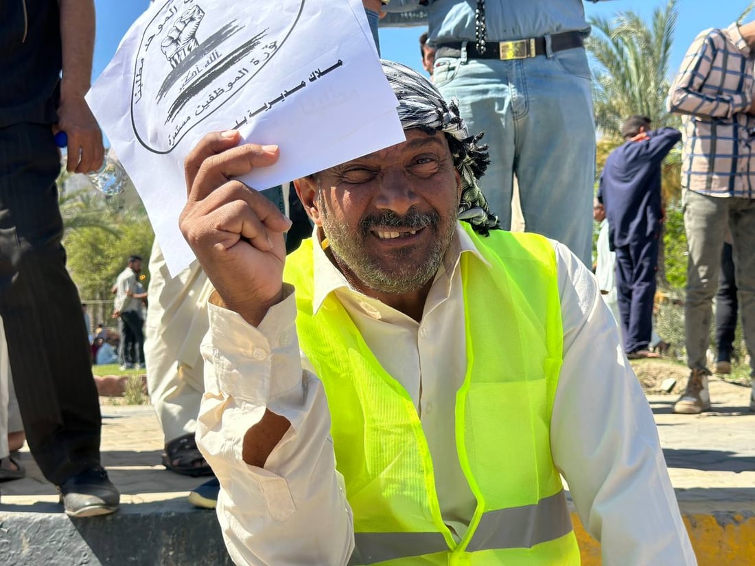 صور من فلكة الساعة في الديوانية.. تظاهرة حاشدة تطالب بتعديل سلم الرواتب