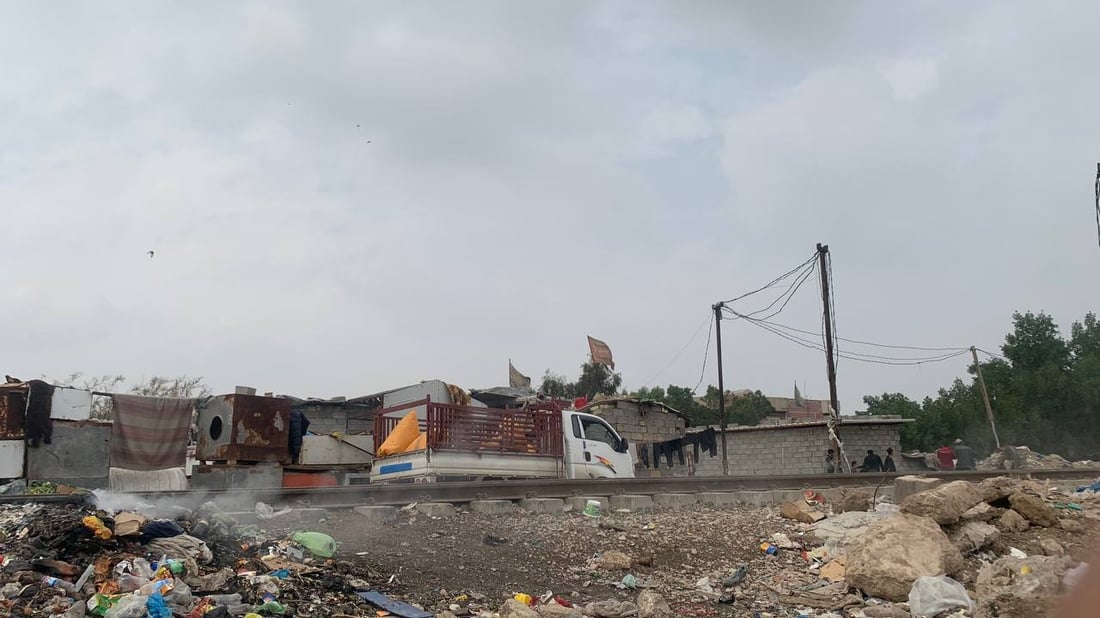 صور مع “عرب السجة” في بغداد.. يعملون بإعادة التدوير ويركبون الحمير وسمعتهم طيبة