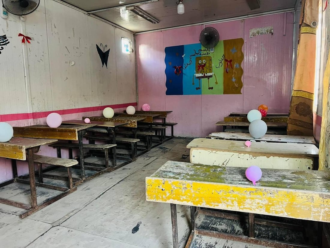 الحداد “عبد العزيز” يصلح الشبابيك والرحلات وينظف المدارس بالمجان (صور)