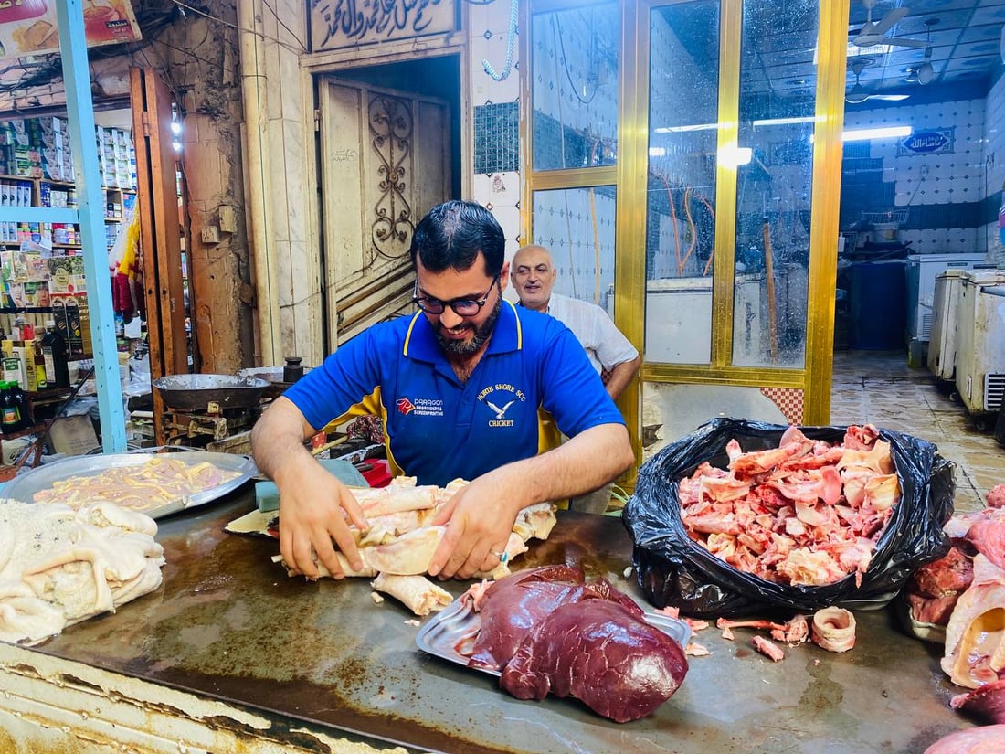 صور: هذا وقت “الكراعين” في العمارة.. وزبائن المحمودية يفضلون “باچة” العجل