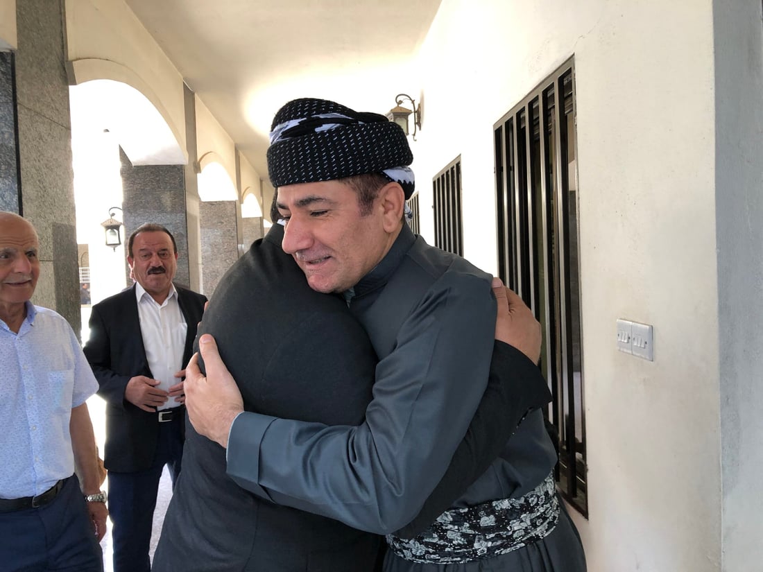 وجهاء البلدة المسيحية في أربيل زاروا المساجد وباركوا المولد النبوي (صور)