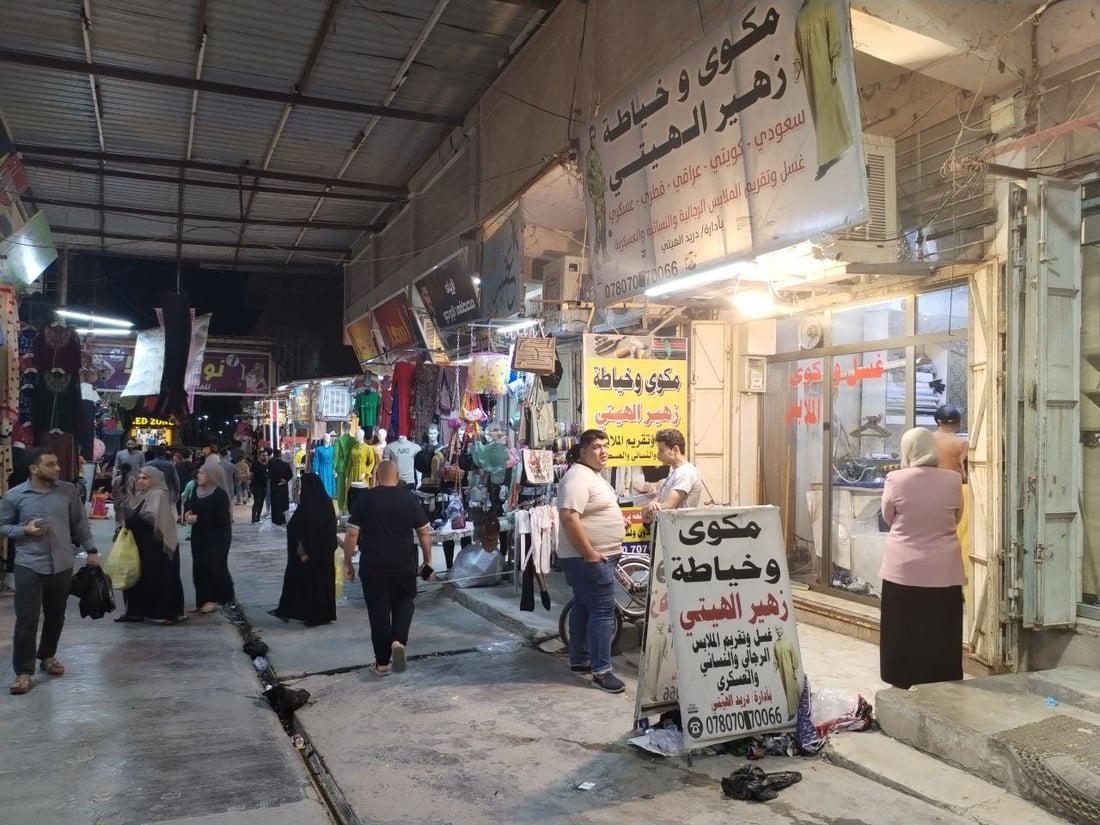 سهرة عند الخياطين في هيت لتجهيز الدشاديش المتأخرة والأسطوات رفعوا أجور العمال