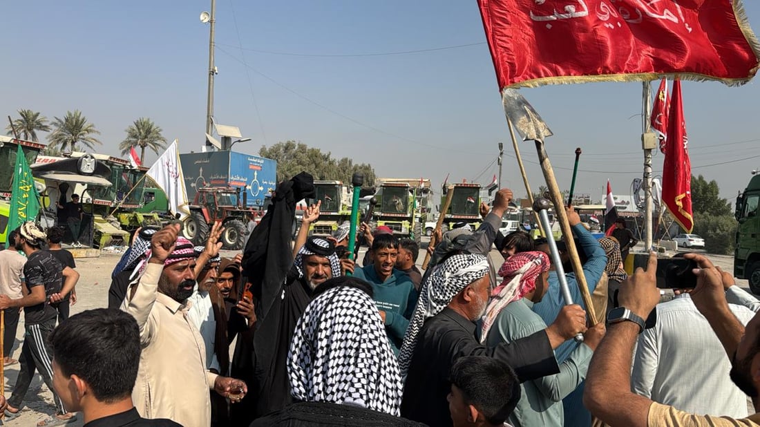 مزارعو النجف يقطعون طريق غماس بالحاصودات للمطالبة بحقوقهم