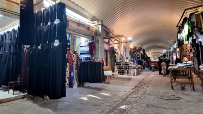 “اختفى سكان الجنوب مؤقتاً”.. وصف من سوق قلعة صالح عن ركود تجاري خلال الأربعينية