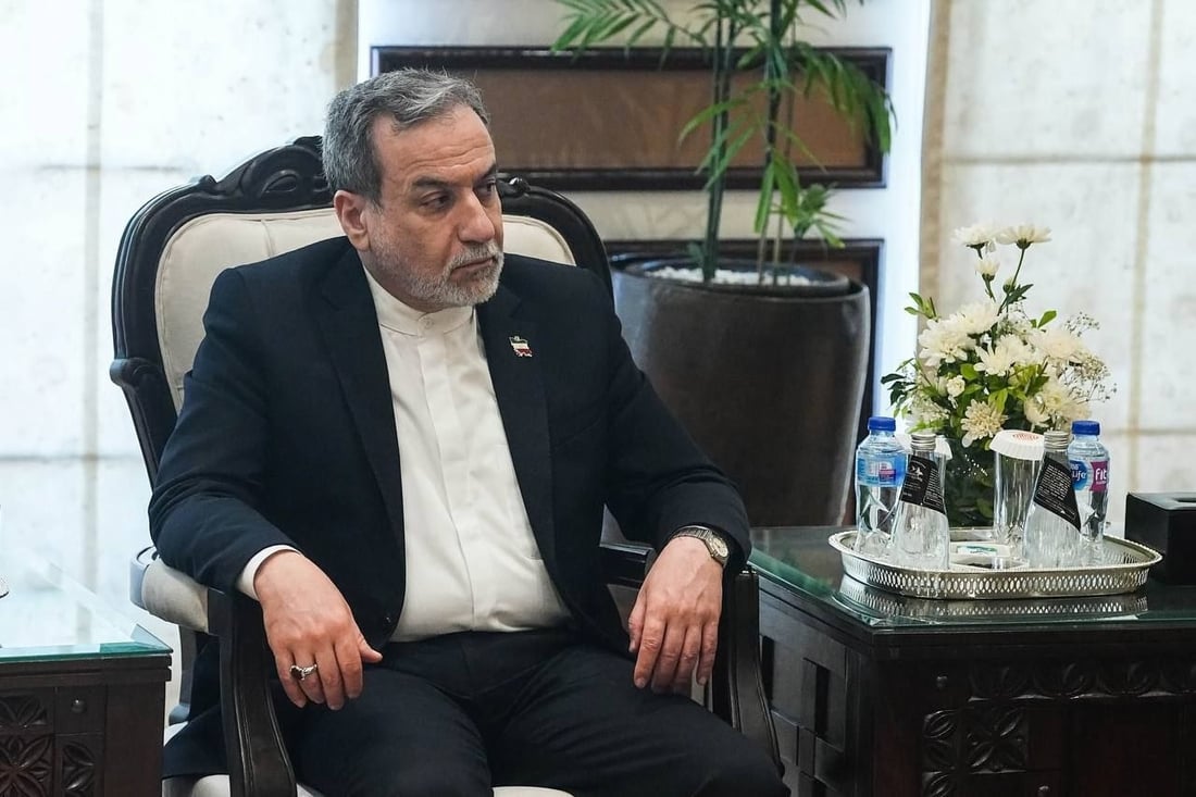 طهران تعلن بدء المفاوضات بعد لقاء رئيس وزراء باكستان بالوفد الإيراني (صور)