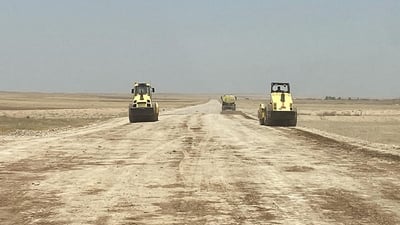 رێگاى قیرى دوانزەئیمام – قەرەبڵاغ لە گەرمیان نیوەی تەواو بووە 