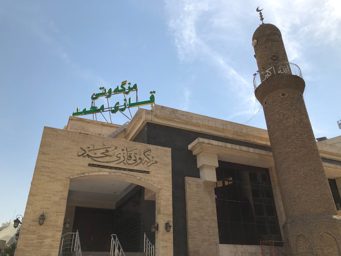 وجهاء البلدة المسيحية في أربيل زاروا المساجد وباركوا المولد النبوي (صور)