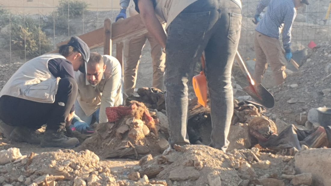 صور: ترميم المدرسة كشف مقبرة جماعية.. رفع 31 جثماناً في تلعفر