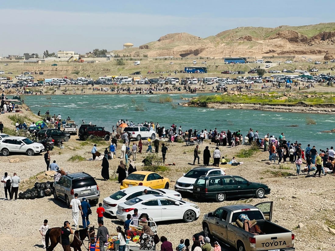 صور: آلاف السياح يستمتعون بأجواء سدة الصدور.. حتى الصينيين جاؤوا