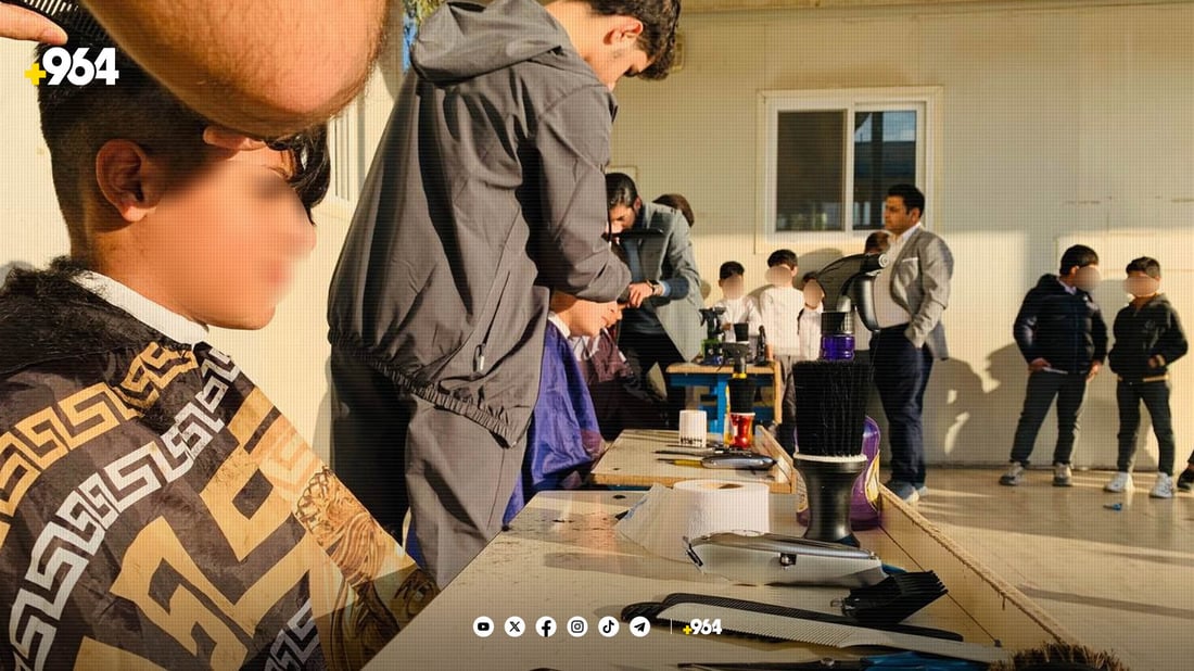 چەند گەنجێک بەخۆڕایی قژی منداڵی خێزانە کەمدەرامەتەکان چاک دەکەن