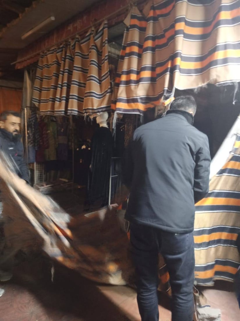 بۆ پاراستنیان لە ئاگر؛ شارەوانی هەولێر پەردەی بەردەم دوکانەکانی لادەبات