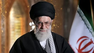 خامنئي يلوح للبنانيين: تحية إلى الشباب.. المقاومة لن تتوقف