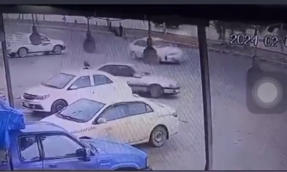 عبور الشارع في آلتون كوبري مهمة شاقة.. كاميرات المراقبة وثقت حادث دهس مروع (فيديو)