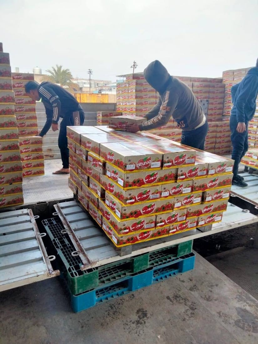 صور: سلّة غذائية وفيرة.. الحصة الأولى لعام 2023 في طريقها إلى الوكلاء