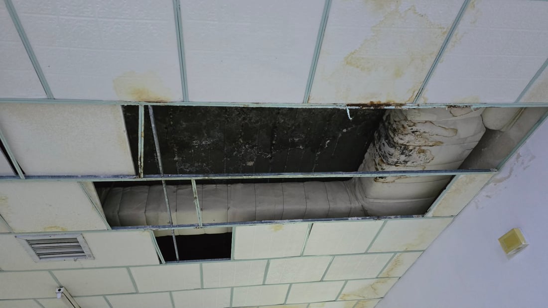 بارانە و سەقفی نەخۆشخانەی مەیدان تکە دەکات