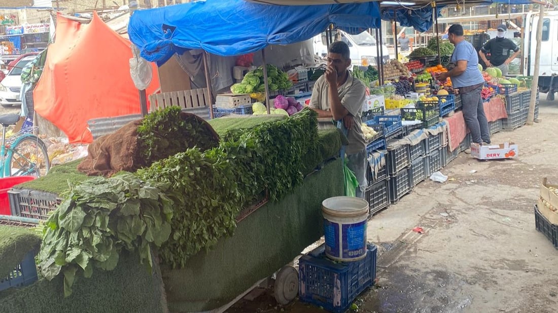 حي العامل: باعة سوق 84 يتعهدون بتنظيف الشارع الجديد مقابل عودتهم إلى “البسطات”