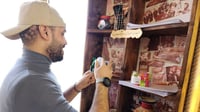 قهوة ومياه وقرطاسية مجّاناً للطلبة في مقهى 