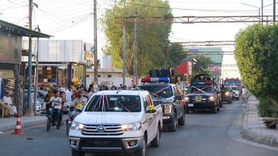 صور: سيارات مزينة تطوف شوارع الفلوجة احتفالاً بذكرى التحرير من داعش