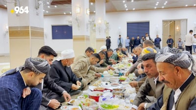 لە ماڵەوە خواردن دەهێنن و لە مزگەوت بەیەکەوە دەیخۆن