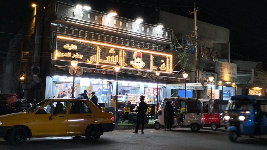 ليالي شارع المسبح أحلى ما في بغداد الجديدة.. تجارة وشاي وعشاء فاخر (صور)