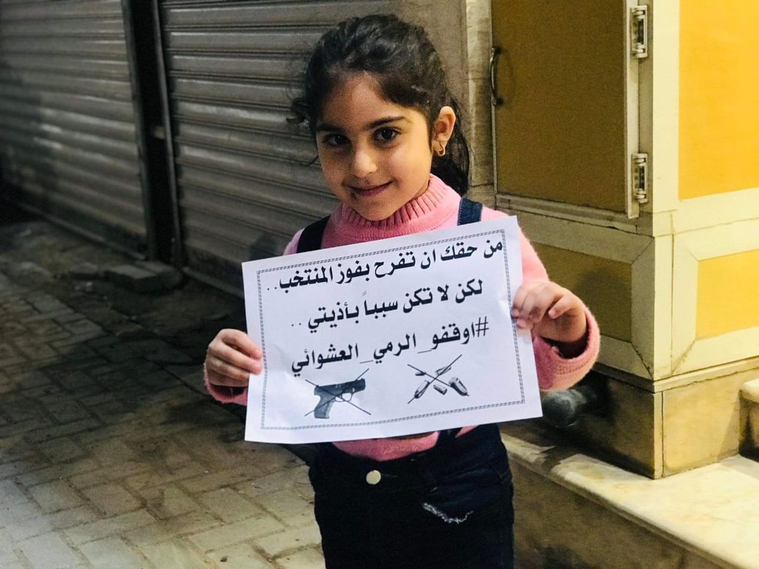 صور: شباب الحلّة ينتشرون في الأسواق للتحذير من إطلاق النار احتفالاً بالفوز