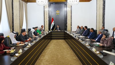 السوداني يستعرض مع الخدمات النيابية الجهد الحكومي والمشاريع المتلكئة