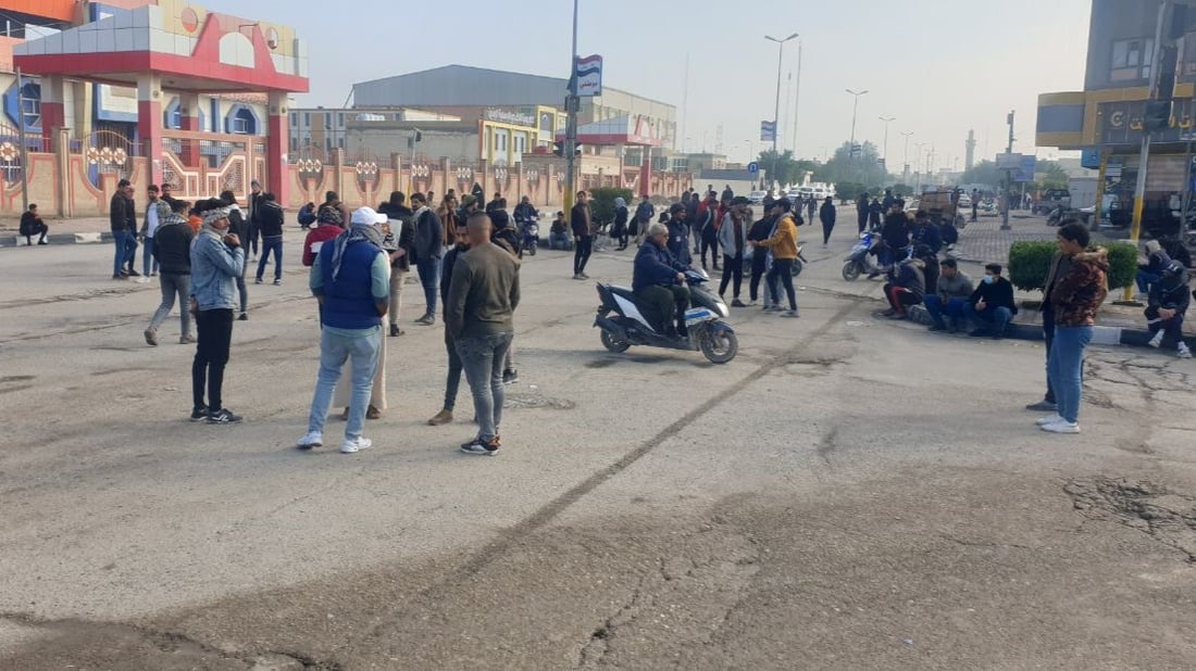 صور: خريجون يغلقون تقاطعات رئيسية في السماوة لإعادة التعاقد معهم