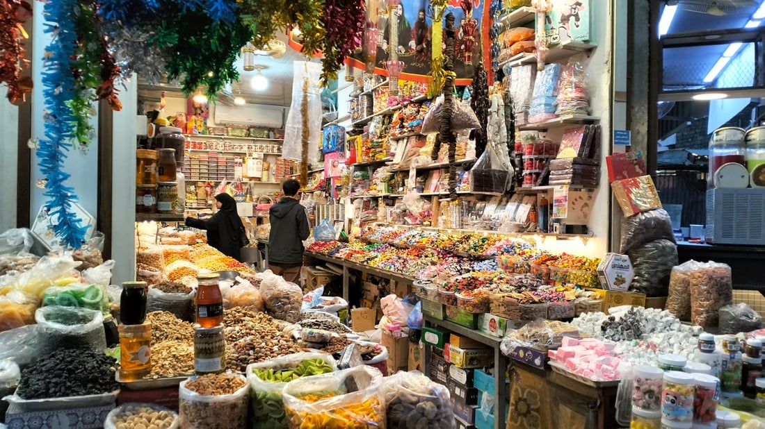 صور: أسواق بغداد الجديدة تستعد لإحياء “ليلة زكريا”.. على أمل الرزق والذريّة
