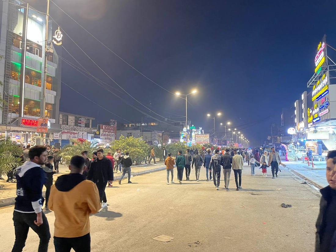 صور: بعقوبة تستقبل رأس السنة في “شارع الطابو” والعوائل ملأت المكان بالاحتفالات