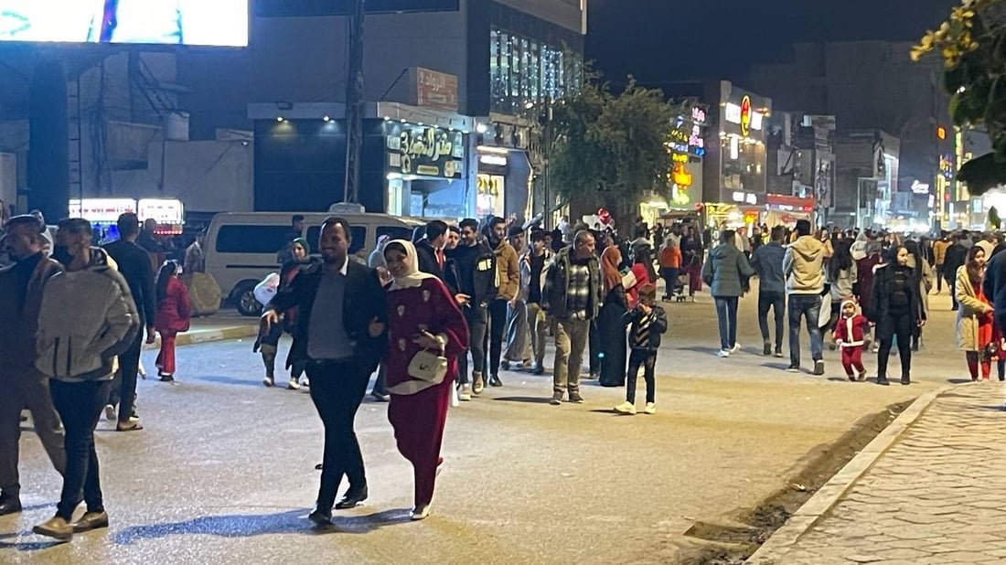 صور: بعقوبة تستقبل رأس السنة في “شارع الطابو” والعوائل ملأت المكان بالاحتفالات