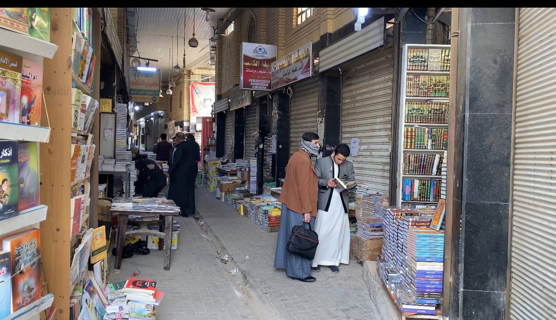 النجف تقرأ “روايات برشلونة” وتلاحق “فن قراءة العقول”.. مكتبات سوق الحويش