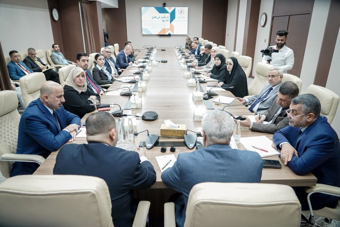 صور: وزير الكهرباء يعرض فيديو “التحول الذكي” على أعضاء لجنة الطاقة