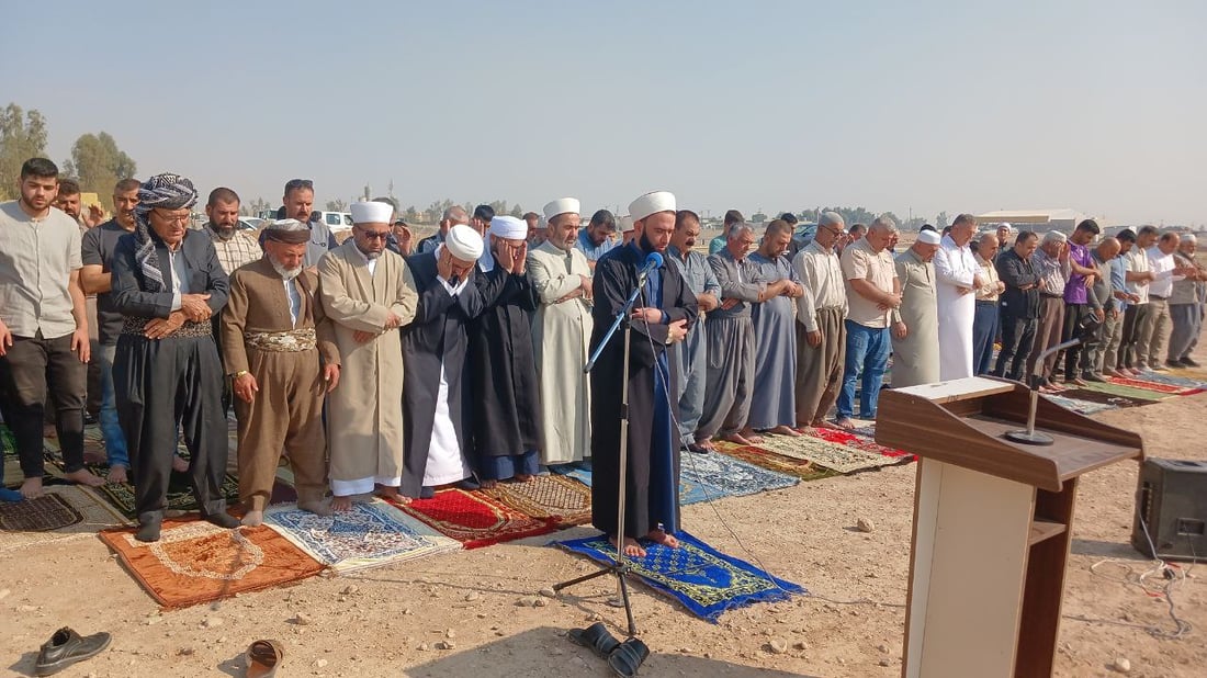 “تأخرت الأمطار فرفعنا أيدينا للسماء”.. آلتون كوبري تؤدي صلاة الاستسقاء (صور)