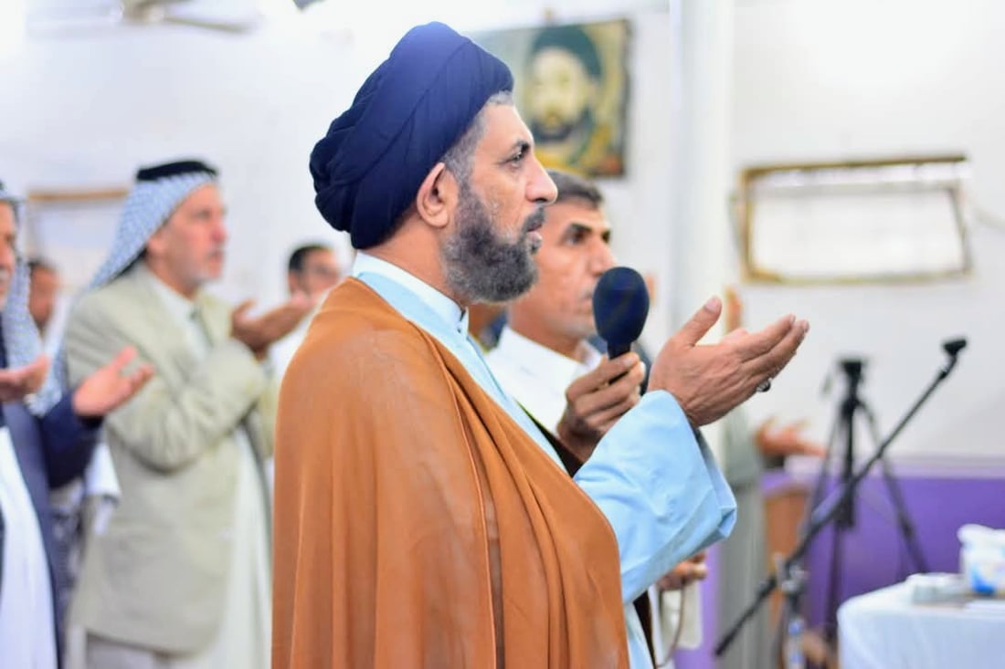 صور: غماس قرأت زيارة الحسين ووزعت “البحت” بعد صلاة العيد