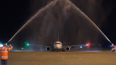 فڕۆکە تورکییەکە بە رێوڕەسمى ئاوپڕژێنکردن پێشوازى لێکرا