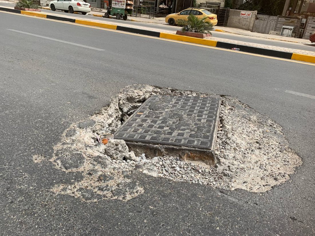 بغداد: مطبات شارع 60 “خطرة”.. التبليط لم يصمد والبلدية تشكو “الضغط”