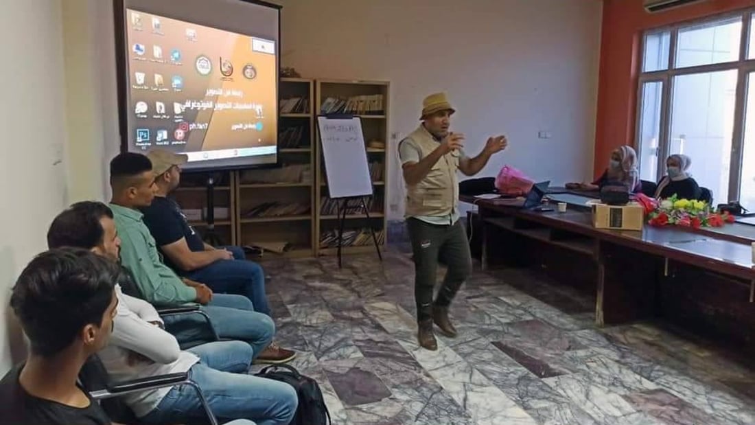 صور: الكاميرات تجذب فتيات ميسان.. تنافس مع الرجال لتوثيق حياة الشارع