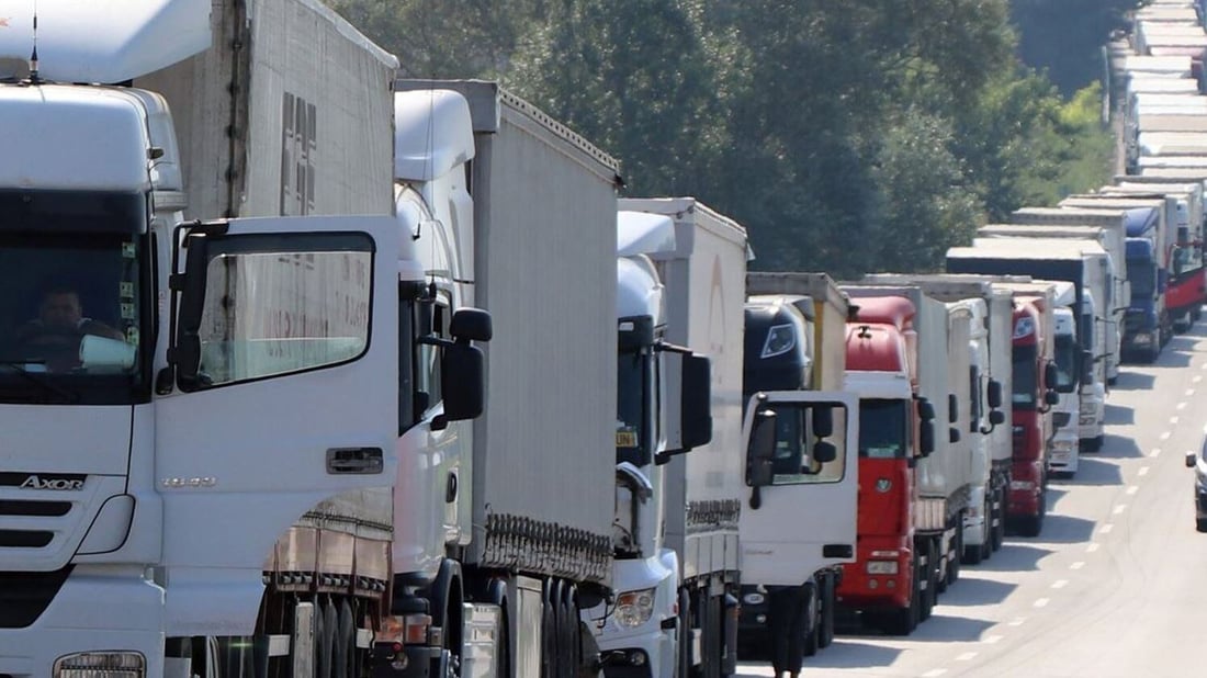 خبير: رفع الكمرك حد تهريب العملة وزاد الطلب على الدولار فحلق