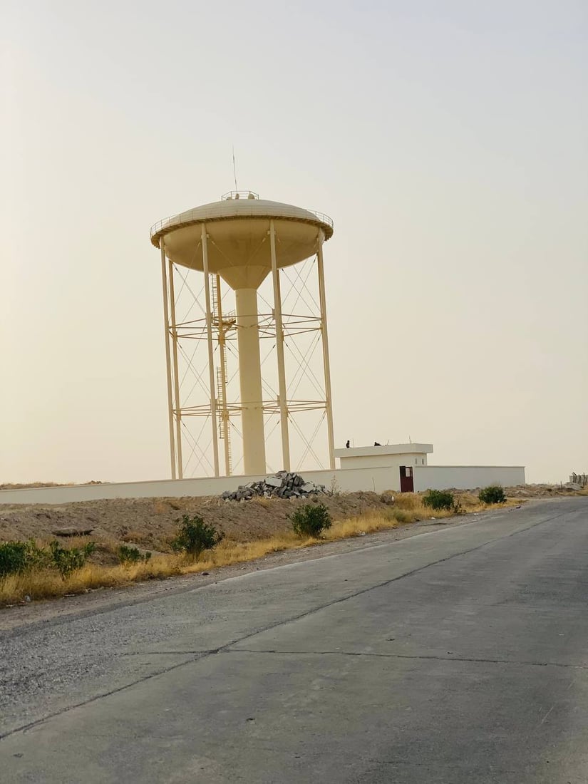 القيارة تنتظر الماء النقي من التانكي الجديد بالفلتر الإيطالي.. لكن متى يعمل؟!