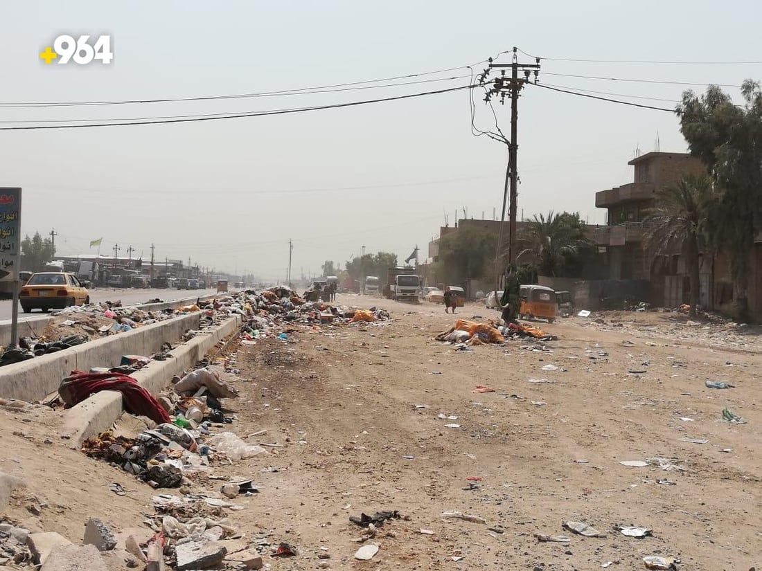 الفضيلية “لا تطاق” والأهالي يتبادلون اللوم مع البلدية ويطلبون أكياس قمامة
