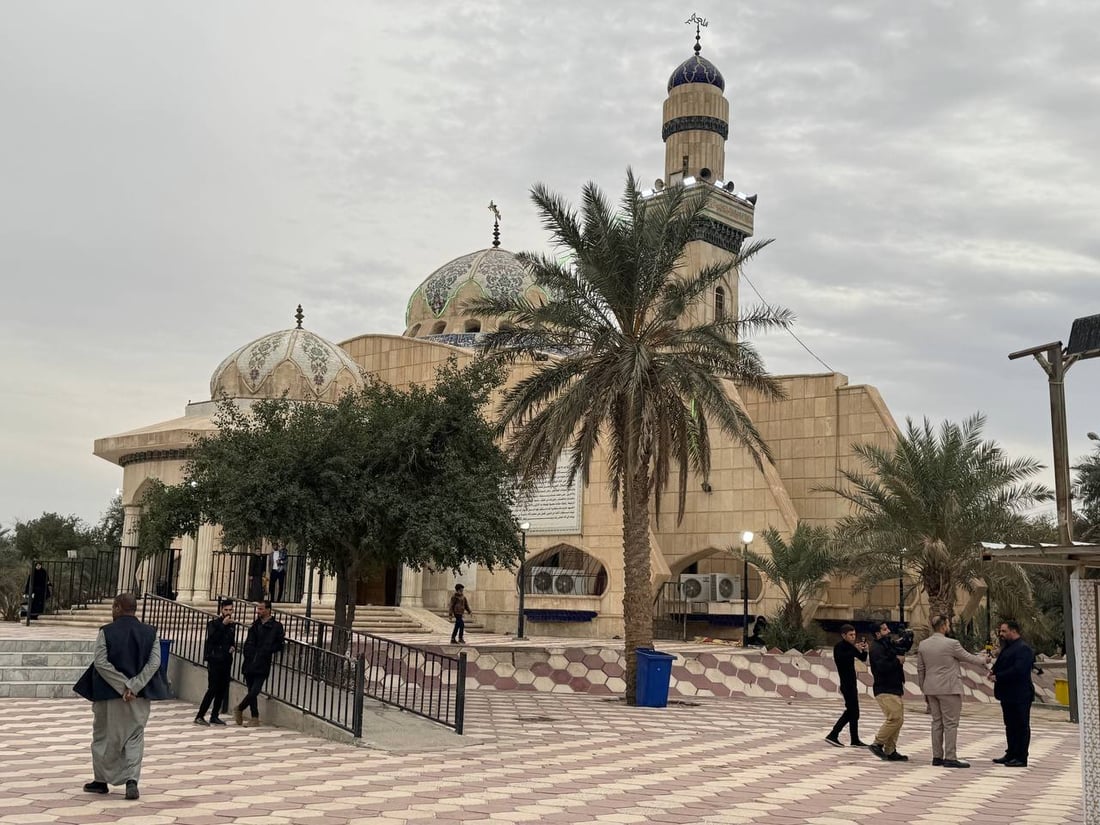 صور: الزبير ترفع الراية السوداء فوق خطوة الإمام علي حزناً على الإمام الكاظم