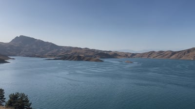 له‌ دوكان راوچییه‌كان تۆڕیان بۆ راوكردنى ماسی دانایه‌وه‌